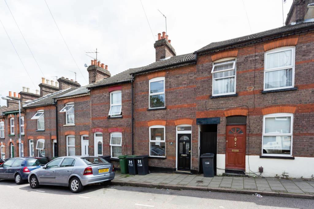 Ashton House - Stylish 2 Bedroom House, Close To Luton Town Center & Airport المظهر الخارجي الصورة