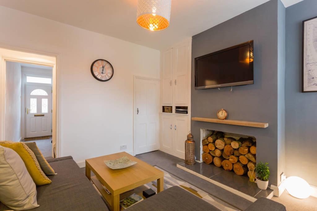 Ashton House - Stylish 2 Bedroom House, Close To Luton Town Center & Airport المظهر الخارجي الصورة