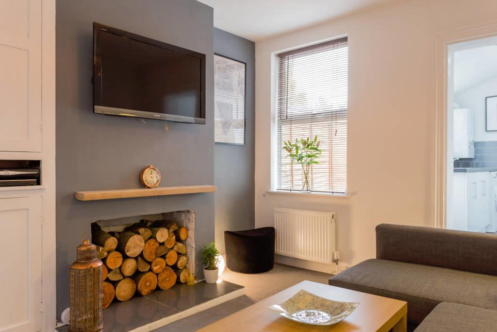 Ashton House - Stylish 2 Bedroom House, Close To Luton Town Center & Airport المظهر الخارجي الصورة