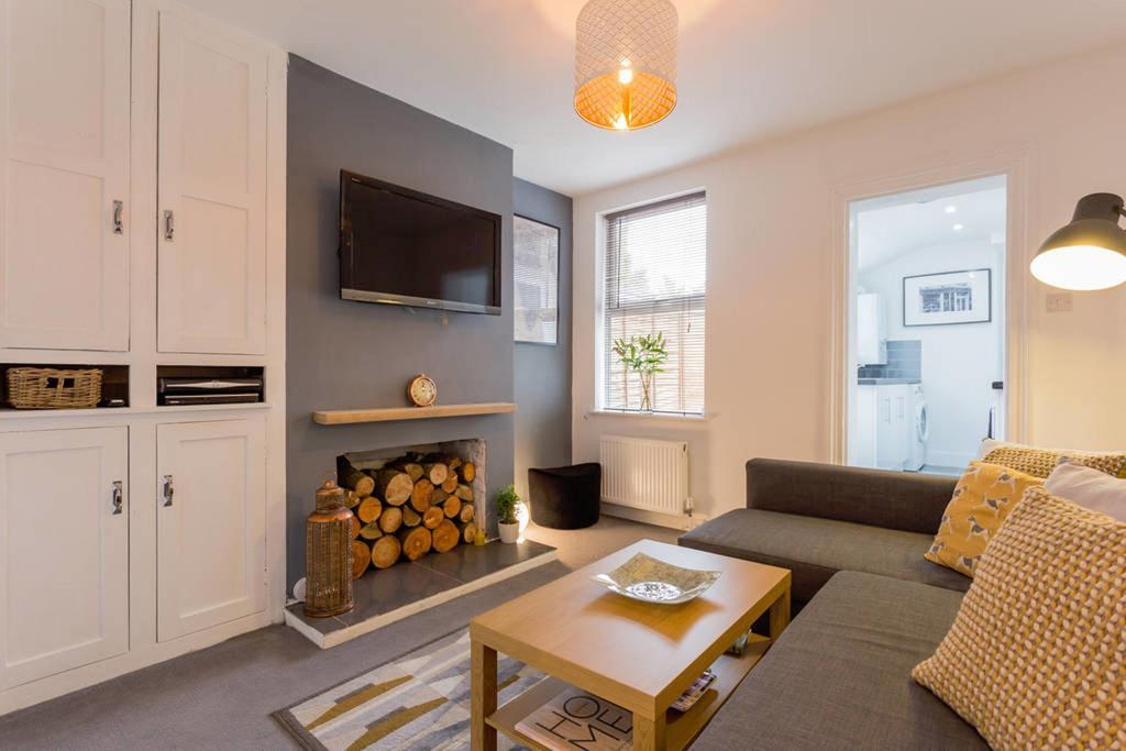 Ashton House - Stylish 2 Bedroom House, Close To Luton Town Center & Airport المظهر الخارجي الصورة