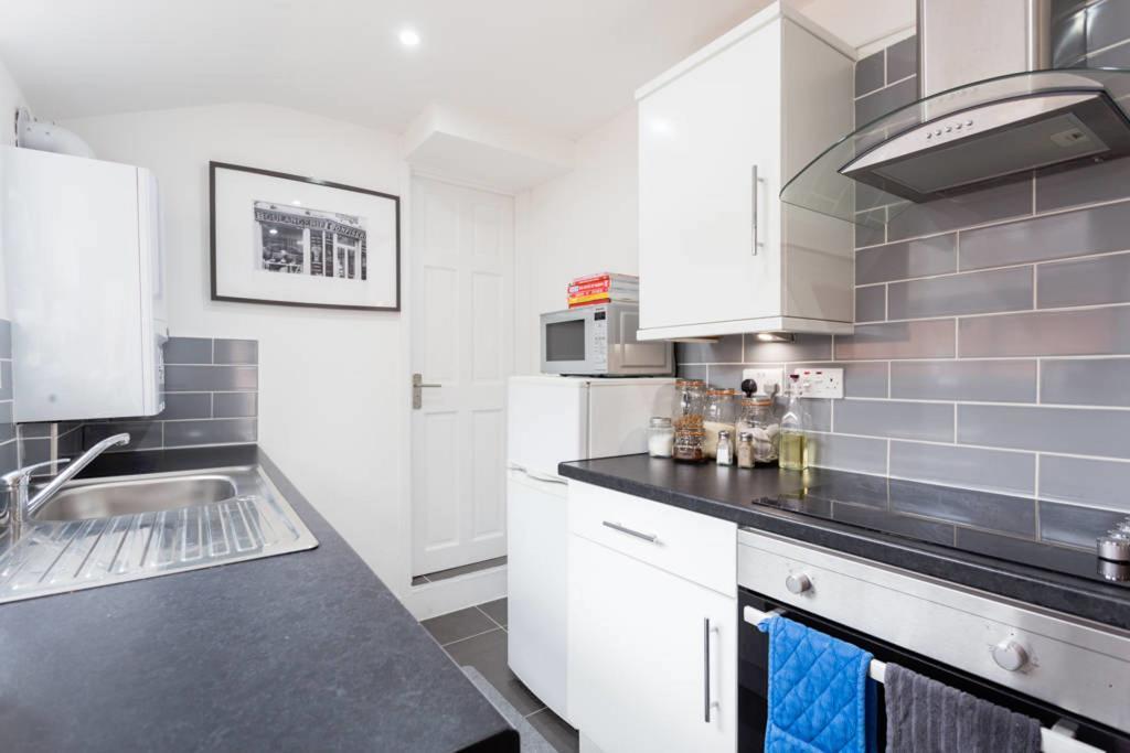 Ashton House - Stylish 2 Bedroom House, Close To Luton Town Center & Airport المظهر الخارجي الصورة