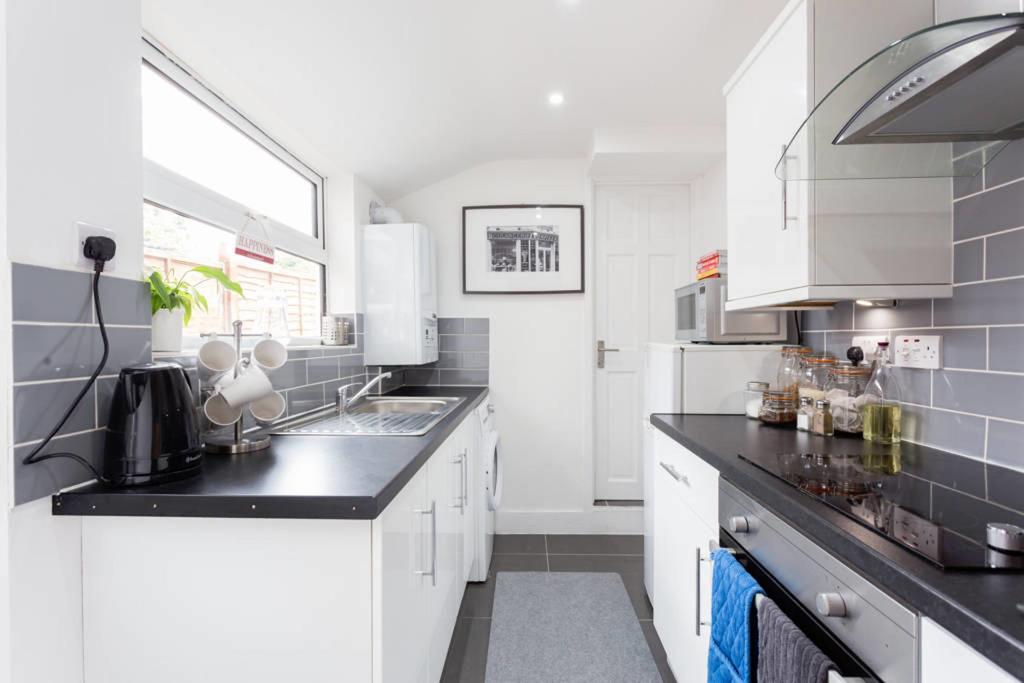 Ashton House - Stylish 2 Bedroom House, Close To Luton Town Center & Airport المظهر الخارجي الصورة