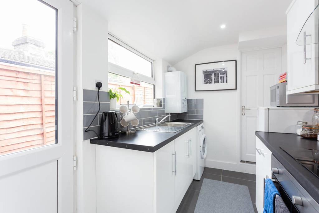 Ashton House - Stylish 2 Bedroom House, Close To Luton Town Center & Airport المظهر الخارجي الصورة