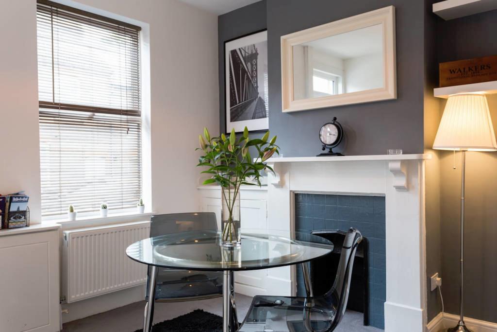 Ashton House - Stylish 2 Bedroom House, Close To Luton Town Center & Airport المظهر الخارجي الصورة