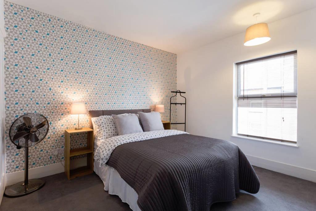 Ashton House - Stylish 2 Bedroom House, Close To Luton Town Center & Airport المظهر الخارجي الصورة