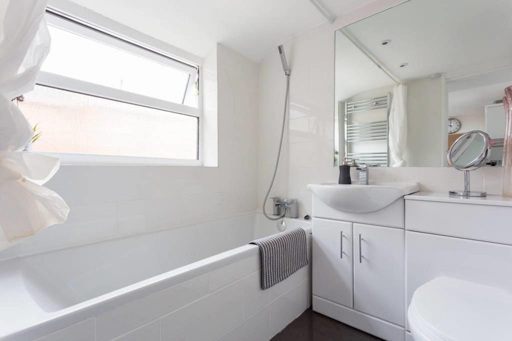 Ashton House - Stylish 2 Bedroom House, Close To Luton Town Center & Airport المظهر الخارجي الصورة